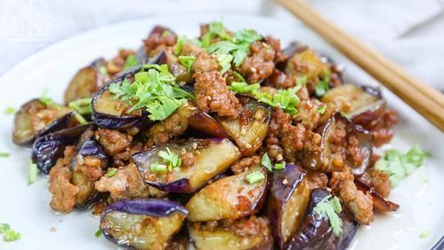 炒茄子时,第一步进油锅大错特错,多做一步,茄子不吸油又好吃