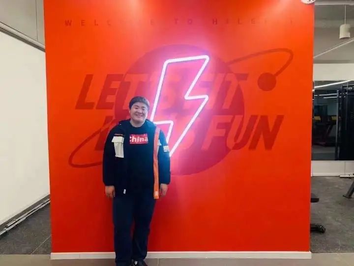 健身房|这是真的!我的健身房老板去参加奥运会了,还拿了个冠军