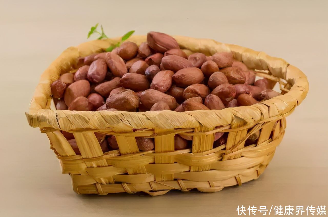 常吃花生对血管好处多，但4类人没这个福气，越吃越伤身