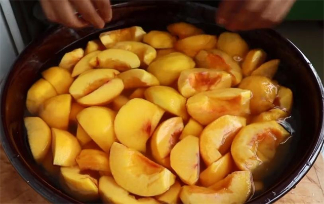 空气体|这才是黄桃罐头正确的做法,果肉香甜爽口有技巧,放一年不会坏