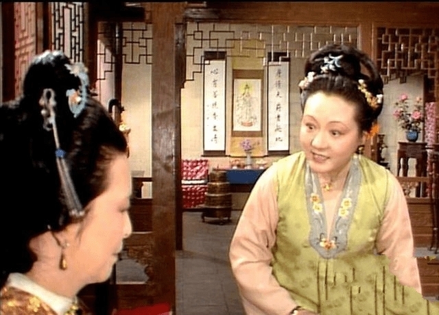 银子@《红楼梦》刘姥姥2次到贾府打秋风共得多少银两?可能有近千两