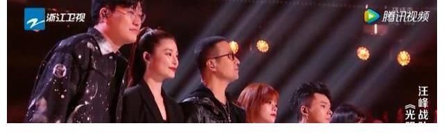 8强出炉张露馨演唱精彩,姚晓棠满票晋级很惊喜,汪峰竟然黑脸色