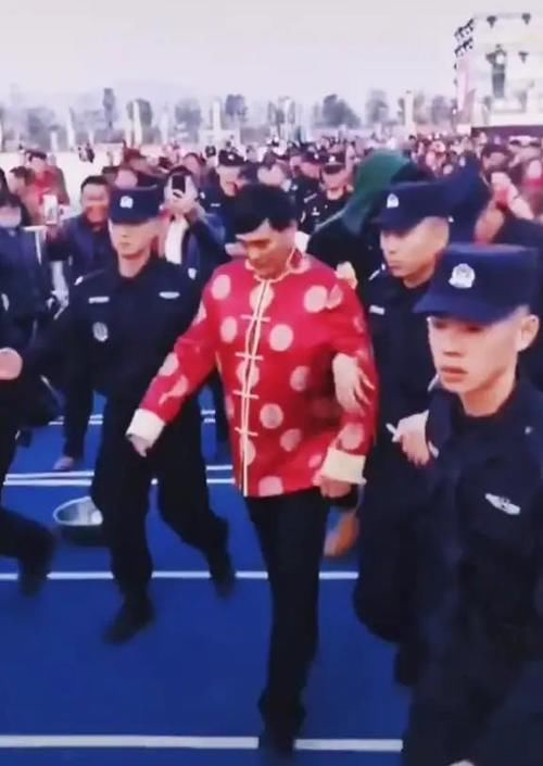  朱之文|大衣哥书法被曝5个字写错2个！网曝1个字值4万，一幅值20万