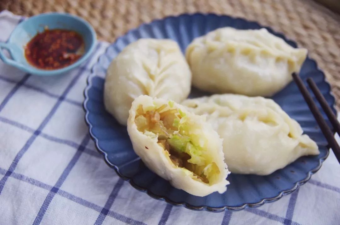 只有山东人这样蒸包子,大块白菜大块肉,吃起来爽快又清新