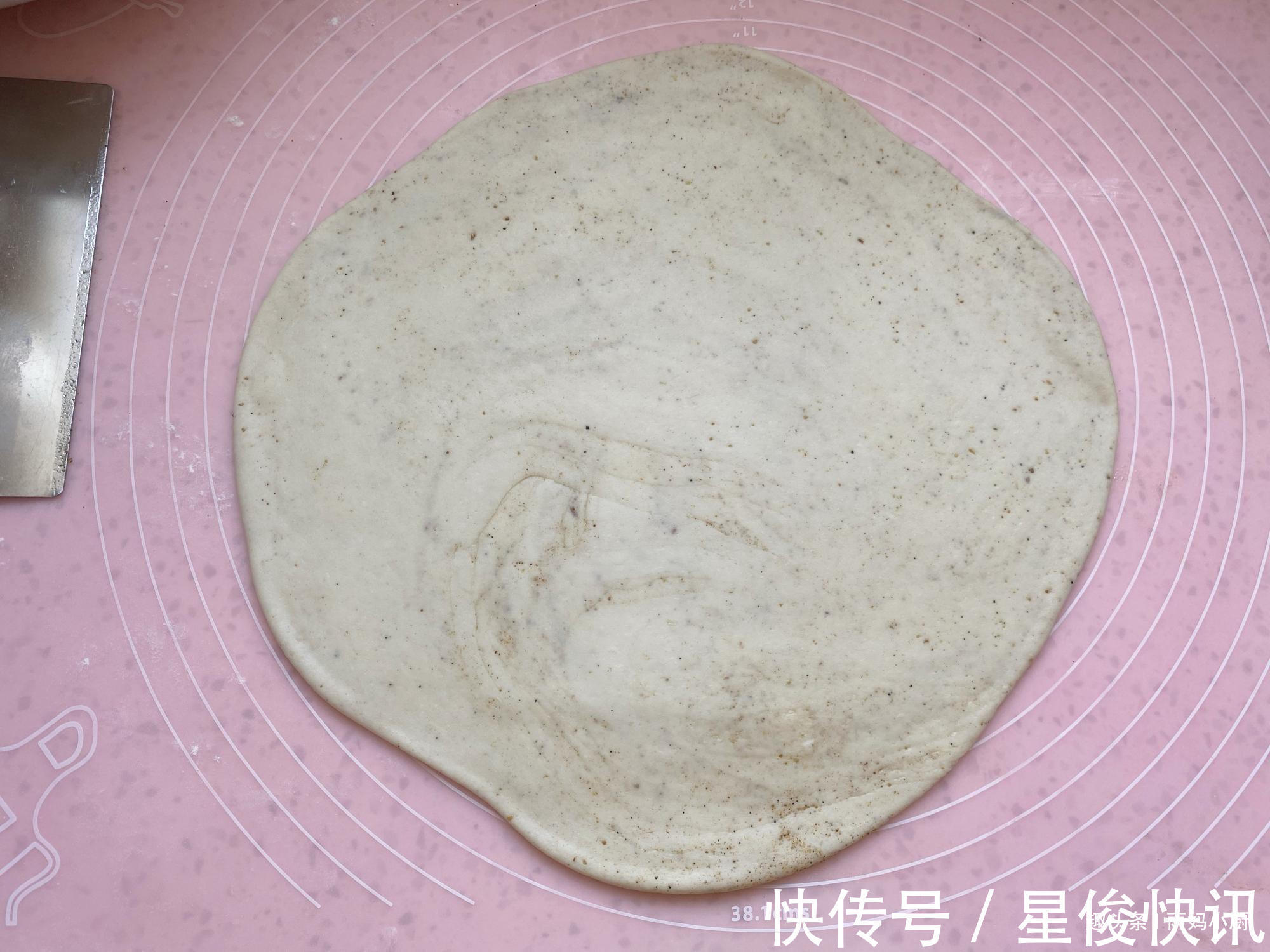 想吃酱香饼别再买了,一口锅在家自己做,外酥里嫩,酱香浓郁