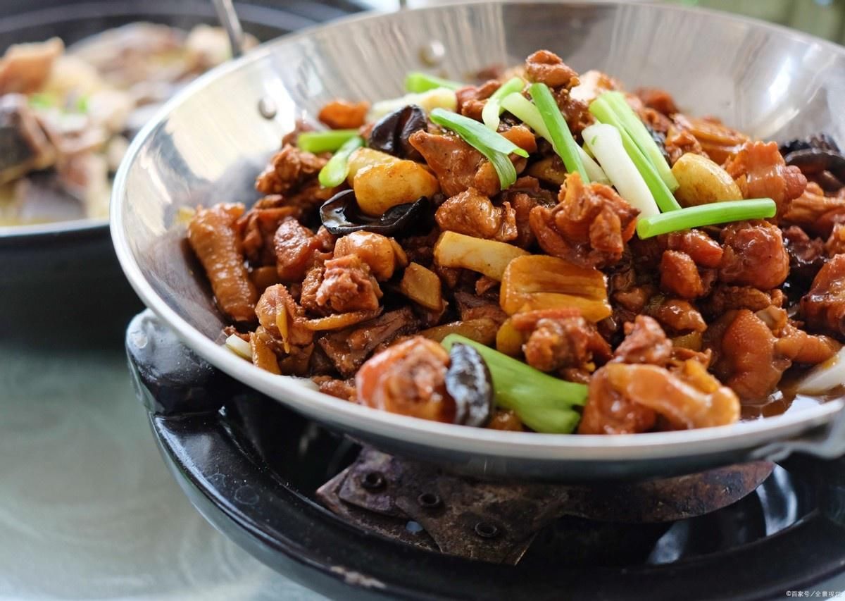 干锅菜|天热就馋这一锅干锅菜，吃肉不油腻，是属于夏天的火辣美味