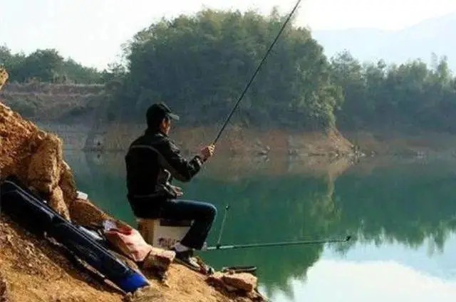 十月了鲫鱼都藏在这地方,钓过的人都说好!