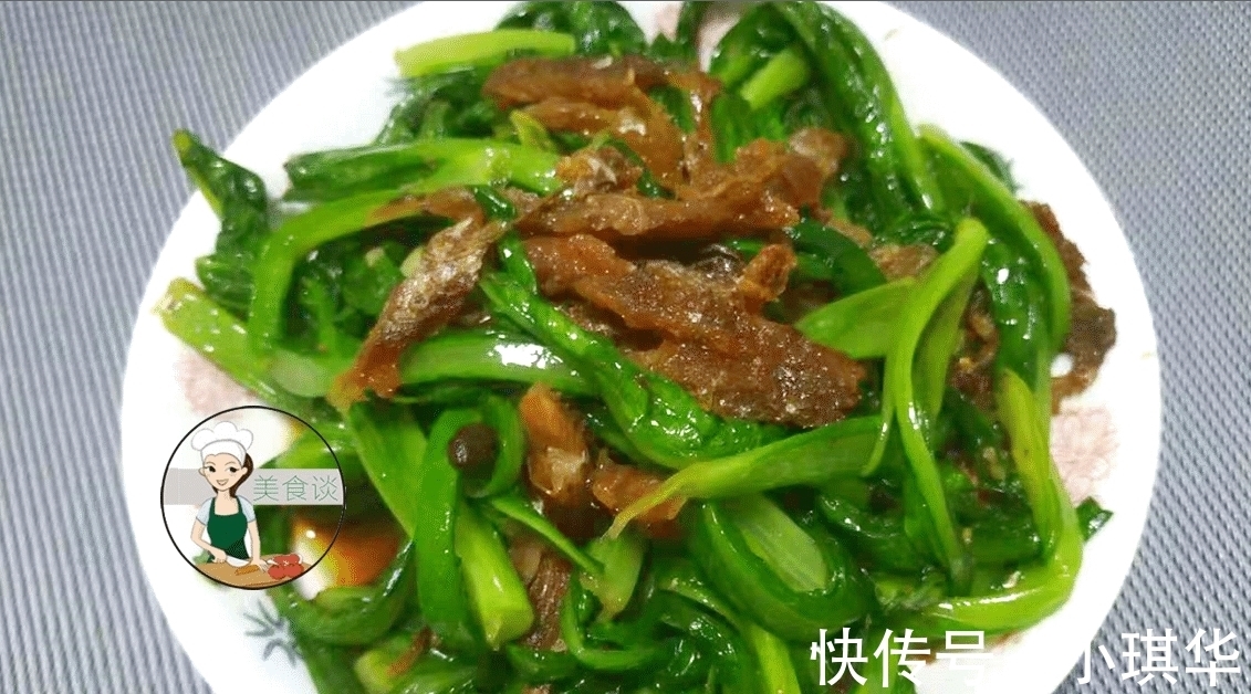 炒青菜|这青菜, 钙含量是莴笋的2倍, 配它一起炒, 清香脆嫩, 儿子吃撑了