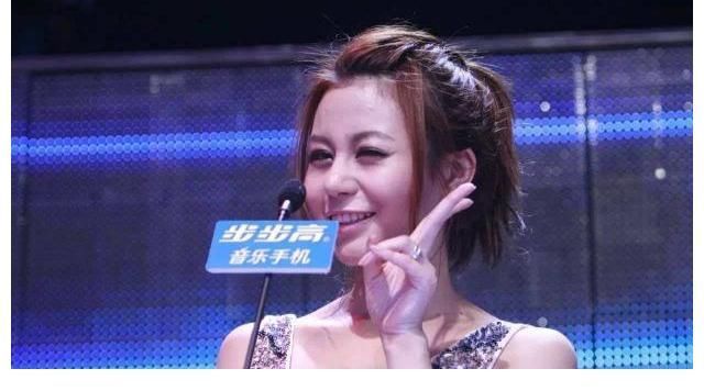 还记得那个宁愿在宝马里哭的物质女吗?看看她现在过的啥日子?