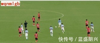 王燊超|中超裁判争议!奥斯卡肘击报复只给黄牌,反击吹哨结束遭球员怒骂!
