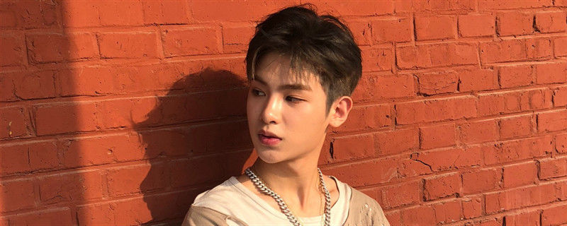 黄明昊是快乐大本营的主持人了吗