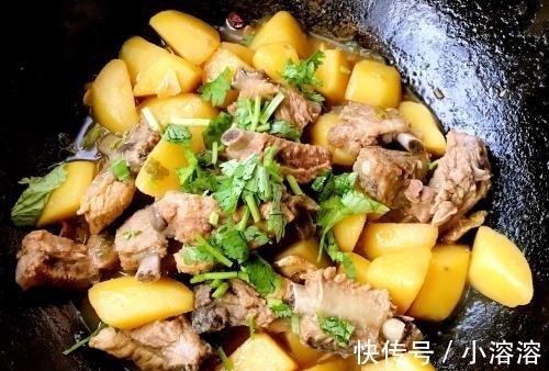 区别|白心土豆和黄心土豆，营养上有区别吗？告诉你日常炒菜，选哪一种
