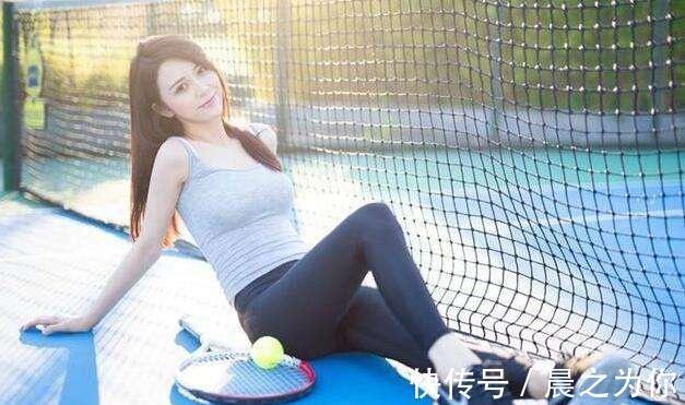 打底裤裤 打底裤美女那时髦的打扮,将线条展示的更为完美,塑造柔美的自己