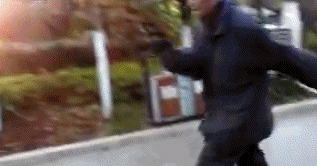 |搞笑GIF:在驾校这样练车 我就不信你练不好