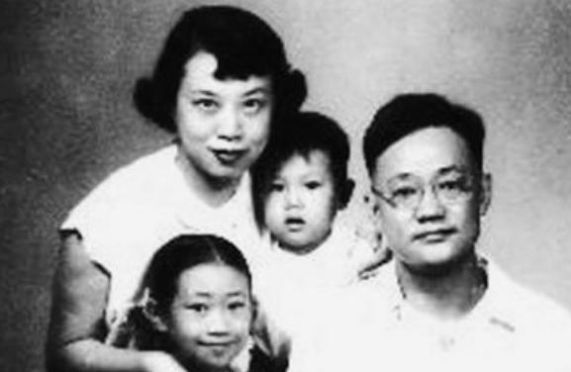 去世|长寿是一种折磨,妻子去世后,他伴着骨灰度日:她是我生命一部分