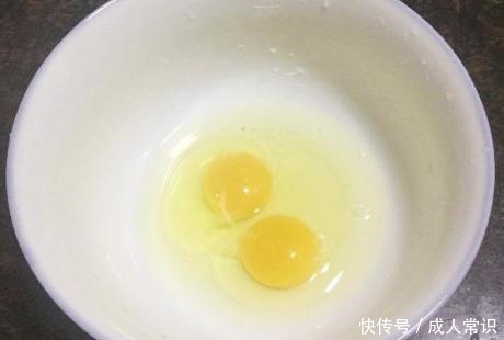 蒸鸡蛋羹,想要嫩滑无蜂窝有技巧掌握1点,蛋羹嫩滑如果冻!