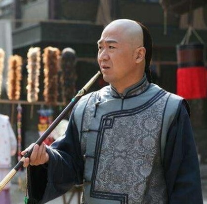 百官|乾隆得幅画让纪晓岚写诗,前两句百官讥笑,不料后两句却众人叫绝