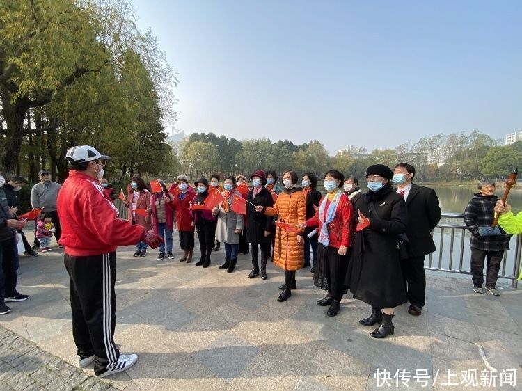  合唱团|金桥公园退休老人合唱团 15年坚持唱红歌