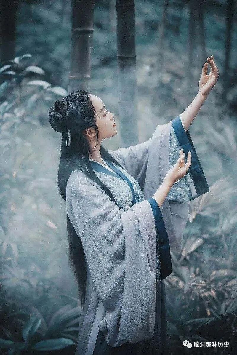 情到深处人孤独,晏几道用一首《临江仙》写尽了相思苦