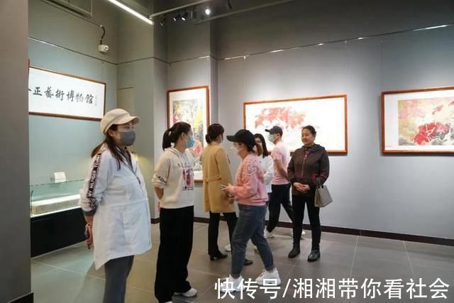 工笔花鸟画&南方观察刘怡涛:西双版纳国画家在深圳举办工笔花鸟新作展