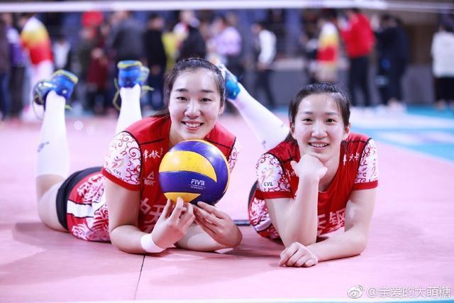 上海女排|恭喜!女排27岁前国手晒合照公开恋情,笑容甜美郎才女貌羡煞旁人