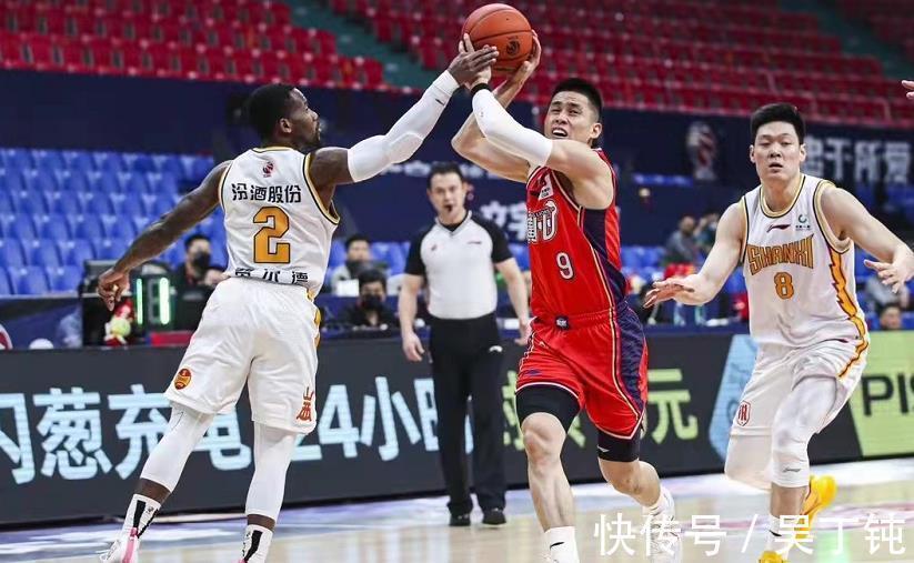 陈盈骏|拒绝19分逆转!郭士强振臂庆祝,陈盈骏CBA历史第1,广州4强有望