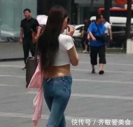 高腰 凶猛,这么紧身的牛仔裤还得往里推,网友:尴尬的癌症已经犯了