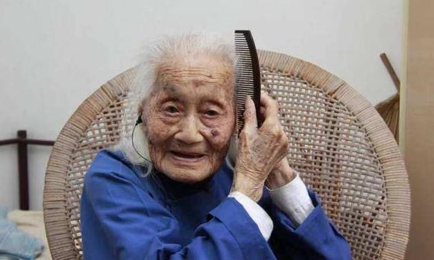 男性长寿的秘诀:生活中做好“2戒2坚持”,让你越活越年轻!