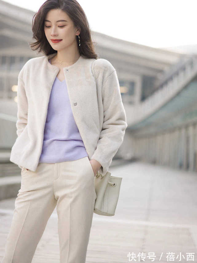 美眉 “小黑裤”out了!2022年最流行穿小白裤,学博主这样搭配很高级