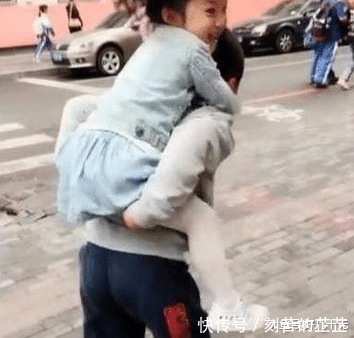 二胎|有了二胎妹妹之后，哥哥上幼儿园时的画风就变了，网友太羡慕