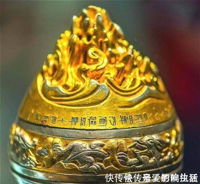 田里挖出一匹金马,发现千年宝藏,他主动上交国家,现成无价之宝