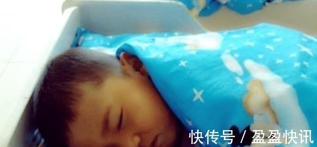 幼儿园|儿子在家从不午睡，幼师却说在校睡得很香，妈妈打开监控泪流满面