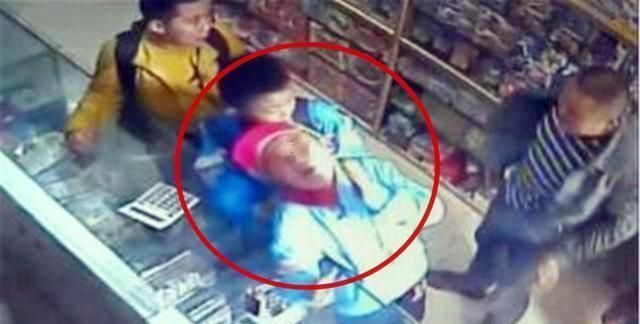 偷拿|7岁儿子“偷拿”玩具,爸爸接下来的做法引争议,毁娃而不自知