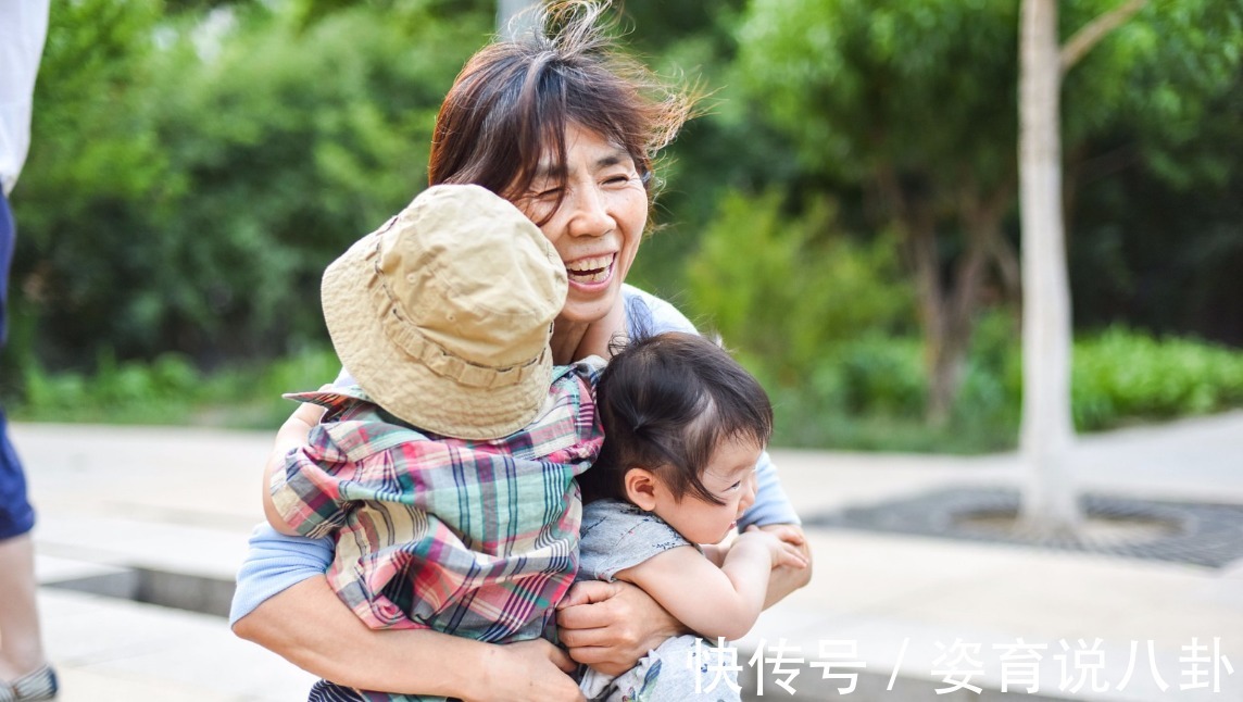 老人|越来越多的姥姥上阵带娃,是因为这三个“断层优势”,奶奶不具备