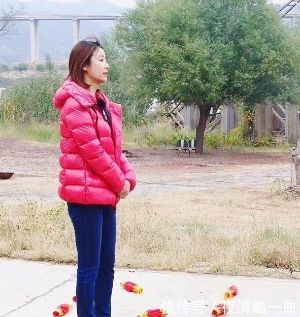 刘涛|张翰现身小村庄,骑电瓶车载林心如,和路人聊天超热情