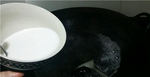 哈气|凉粉,又麻又辣吃得直流汗水,嘴直哈气