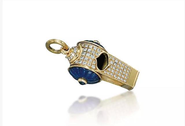 中心处|珠宝欣赏这个哨子吊坠真好玩，即能做装饰，又能吹