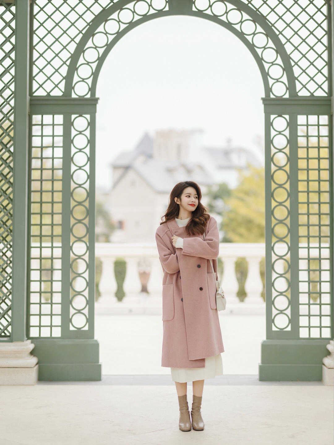 大衣|气质女人都爱“廓形大衣”,这么搭优雅显气质,微胖也能穿