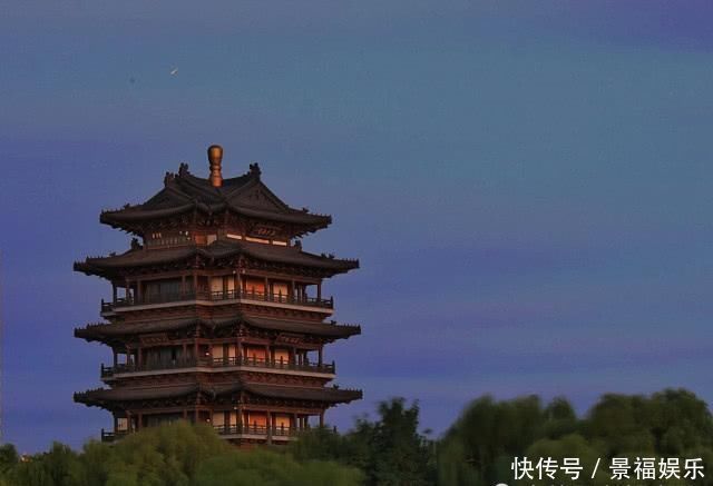 四面莲花三面柳，一城山色半城湖，我可以碰到心里的夏雨荷吗