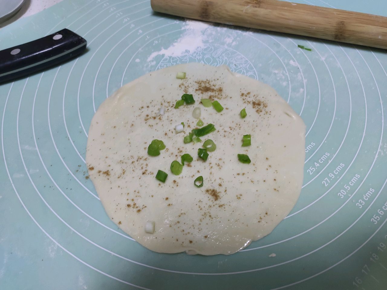 「葱油饼」的做法+配方，早餐简单快手做个葱油饼，特别好吃