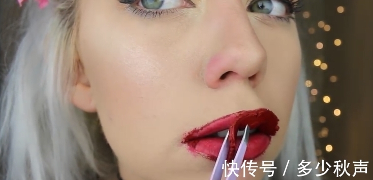 强迫症 国外美女挑战涂200层口红,用镊子撕掉的瞬间,强迫症表示很舒服