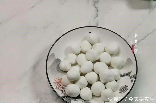 做红薯甜汤,多加两样食材,营养更丰富,一周二三次,暖手暖脚