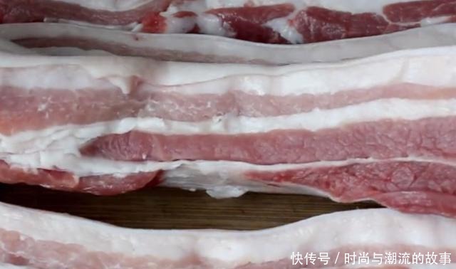 腌制腊肉时,食盐和肉比例一定掌握好,很多人不懂,难怪又腥又臭