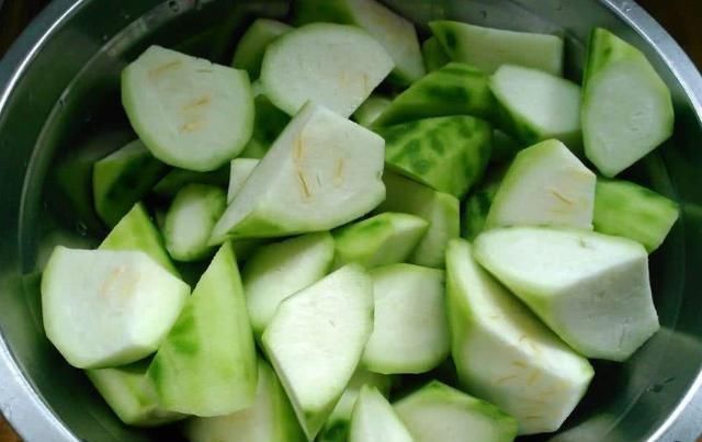 丝瓜和“它”是绝配,汤鲜味美又清爽,夏天喝比骨头汤还过瘾