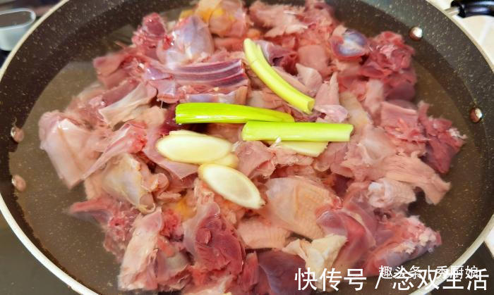 厨娘|夏季，遇到此肉要多吃，营养极高，比吃牛羊肉强，炖上一锅真馋人