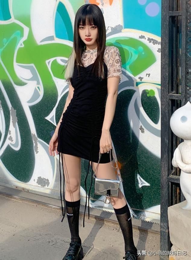 半身裙|夏季裙子就买这三个显白色，高级不说还减龄，照着穿就好