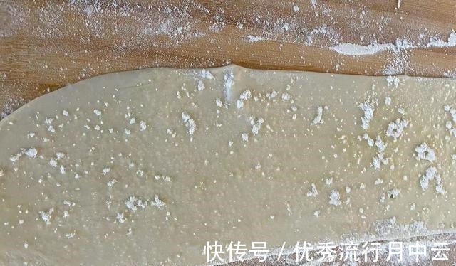 自从学会这个烤饼的做法,早餐更美味了,外皮酥脆,内里多层柔软!