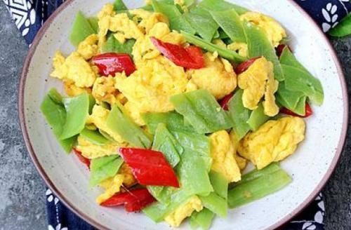 难吃|炒丝瓜,直接下锅就错了难怪丝瓜变黑又难吃,早看早受益