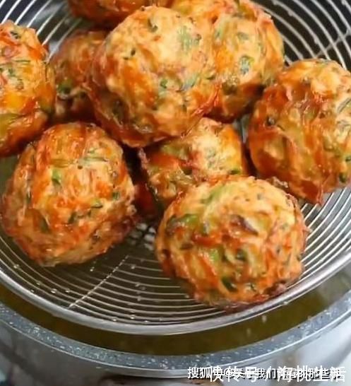 萝卜|炸萝卜丸子时,这一步不能少,丸子外酥里嫩,放凉不发硬,超好吃