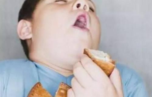 辅食|3个月婴儿突发肺气肿送急救,医生查出原因后连摇头无知坑娃